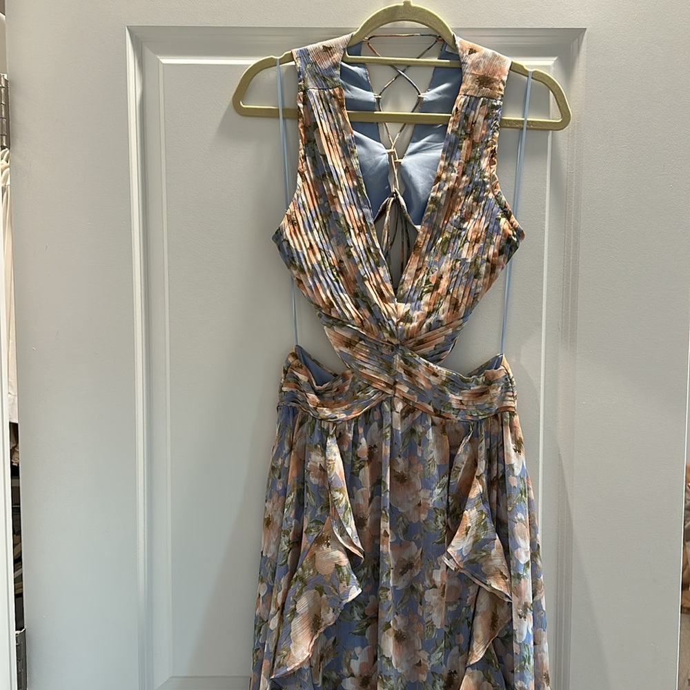 ASTR the Label Noya Floral Maxi Dress in Iris Blue Blush - Picture 3 of 12